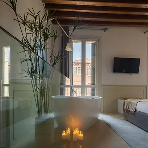 https://lion-palace-san-marco-rr.hotelslidodijesolo.com